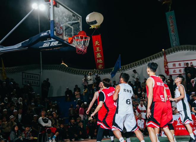 NBA直播免費(fèi)看！官方網(wǎng)站VS第三方平臺(tái)，哪家強(qiáng)？